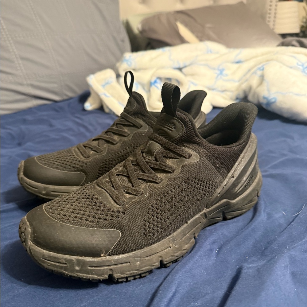Women’s athletic nonslip sneakers size 7/7.5